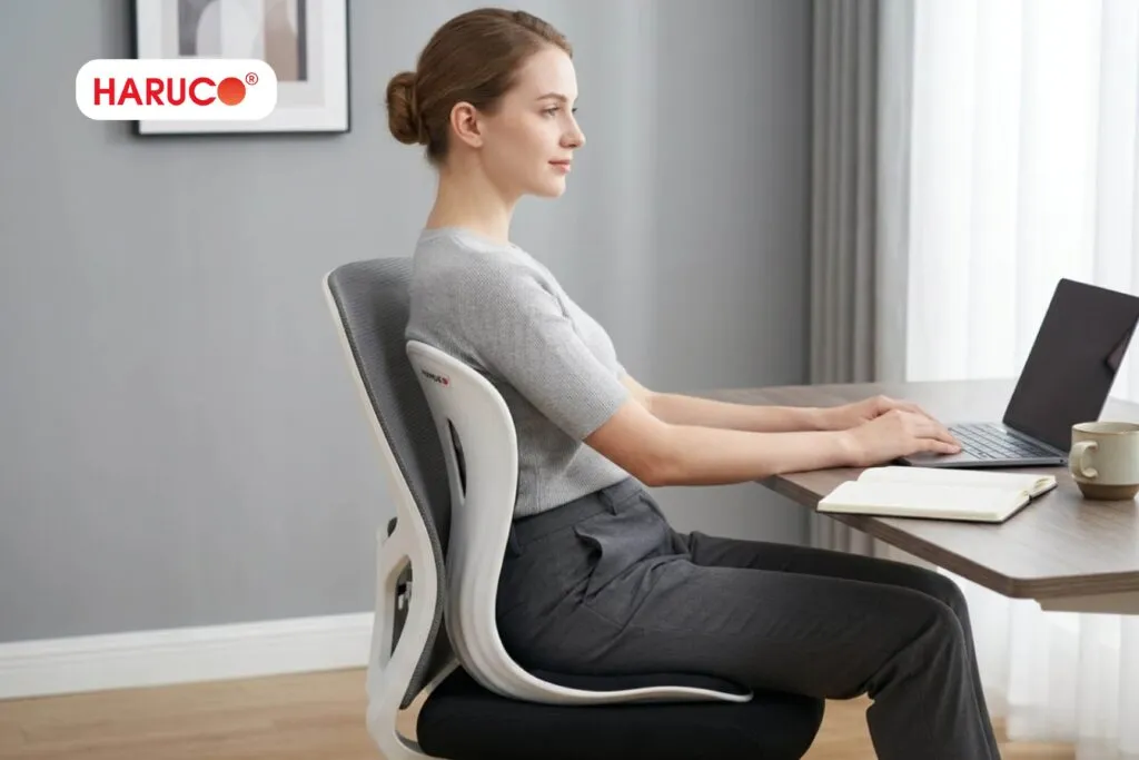 Ghế công thái học mini sử dụng chất liệu bền bỉ, dễ vệ sinh