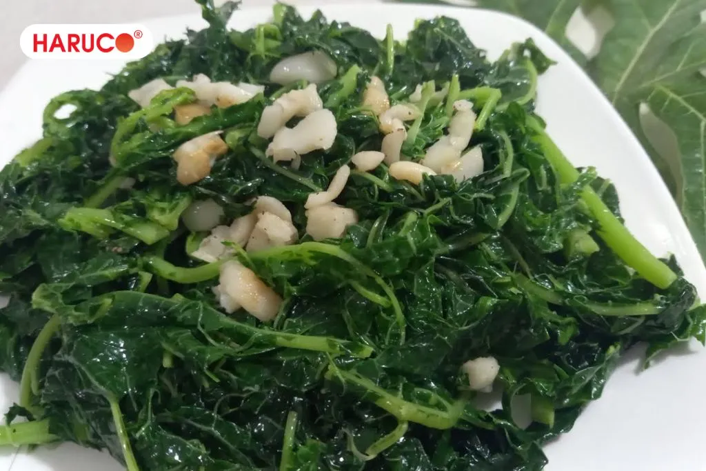 Lá đu đủ xào tỏi có tác dụng gì?
