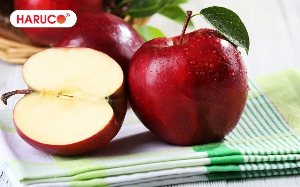Một quả táo cỡ trung bình khoảng 180–200g cung cấp nhiều vitamin và khoáng chất thiết yếu