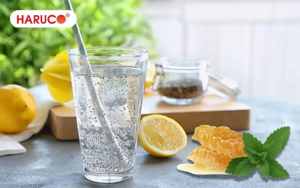 Nên dùng ống hút khi uống nước chanh mật ong hạt chia để bảo vệ men răng