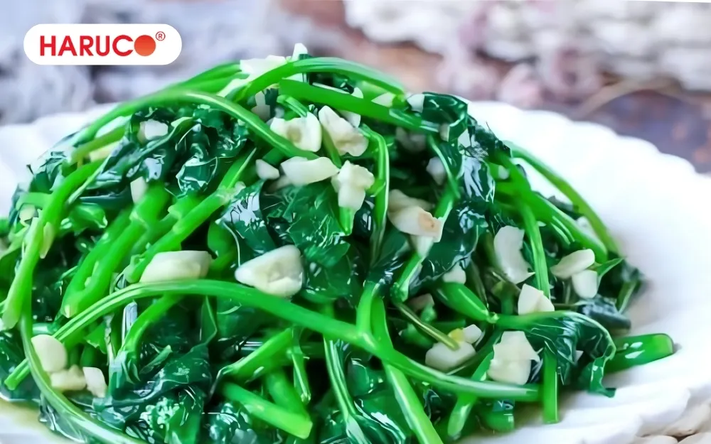 Rau lang xào tỏi là món ăn có thành phần dinh dưỡng phong phú