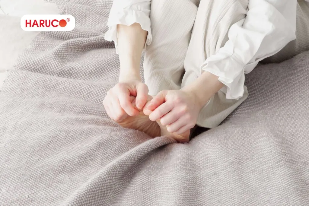 Nguyên nhân khiến phụ nữ sau sinh bị lạnh chân