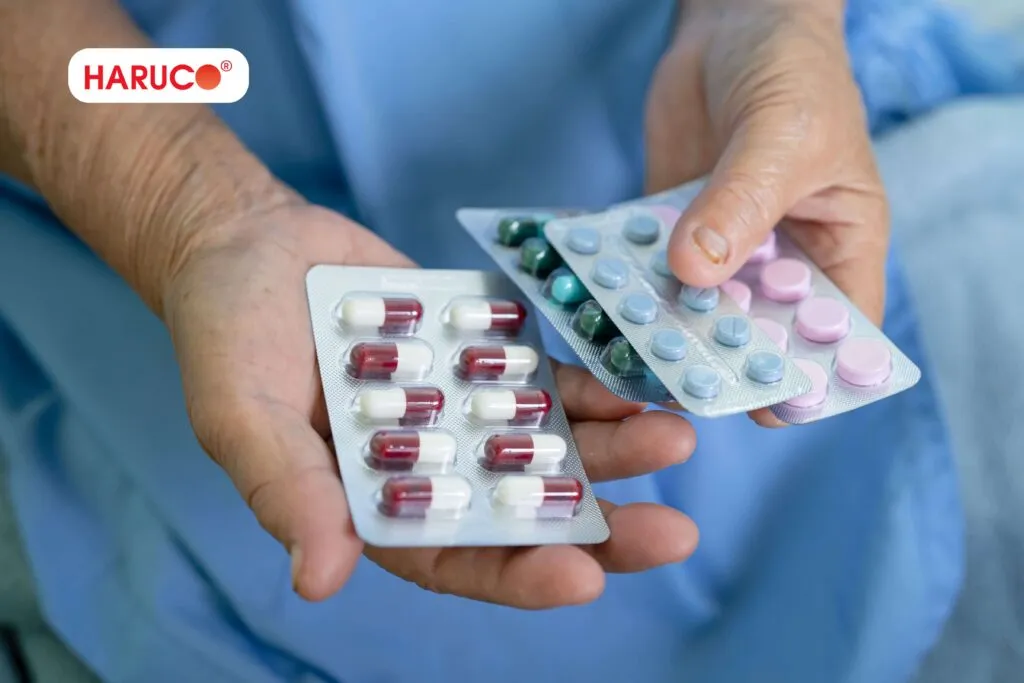 Người bị bong gân có cần uống kháng sinh không?