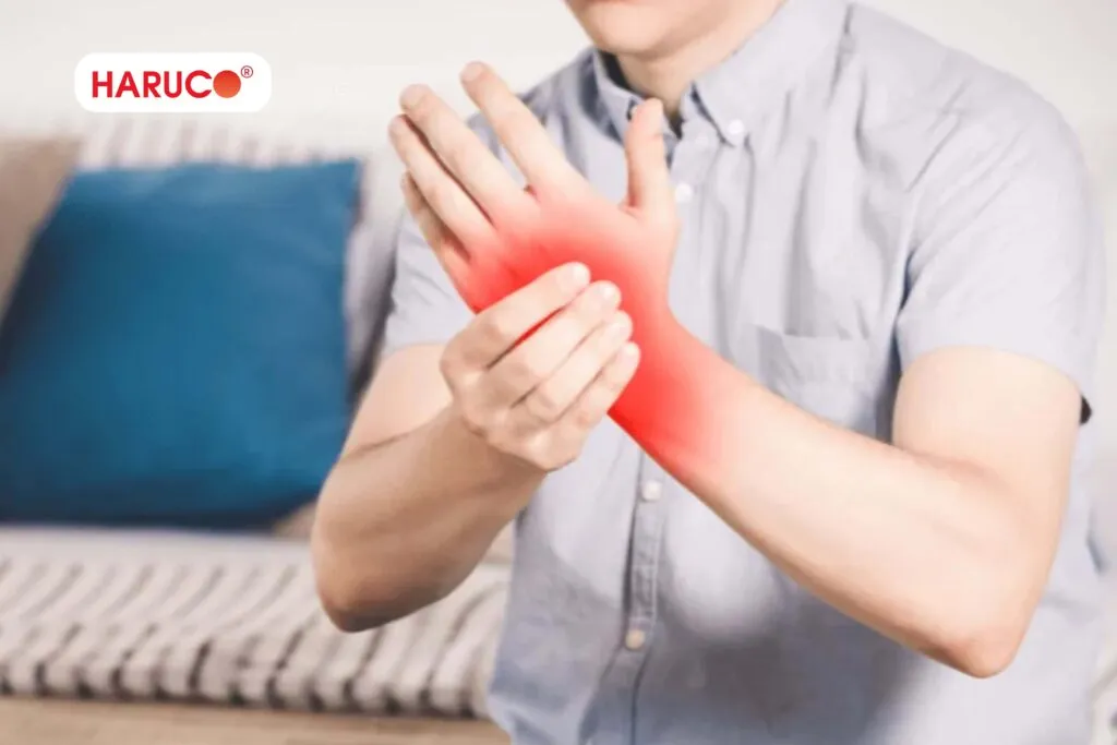 Thời điểm bong gân tay có thể cân nhắc dán Salonpas