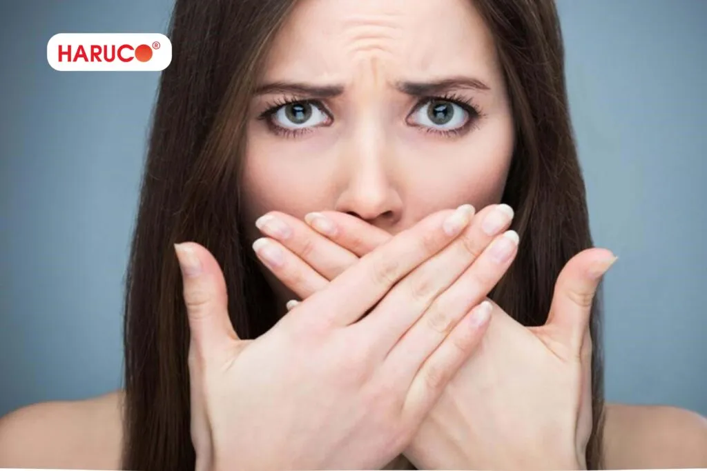 Hơi thở có mùi kim loại ảnh hưởng đến sự tự tin 