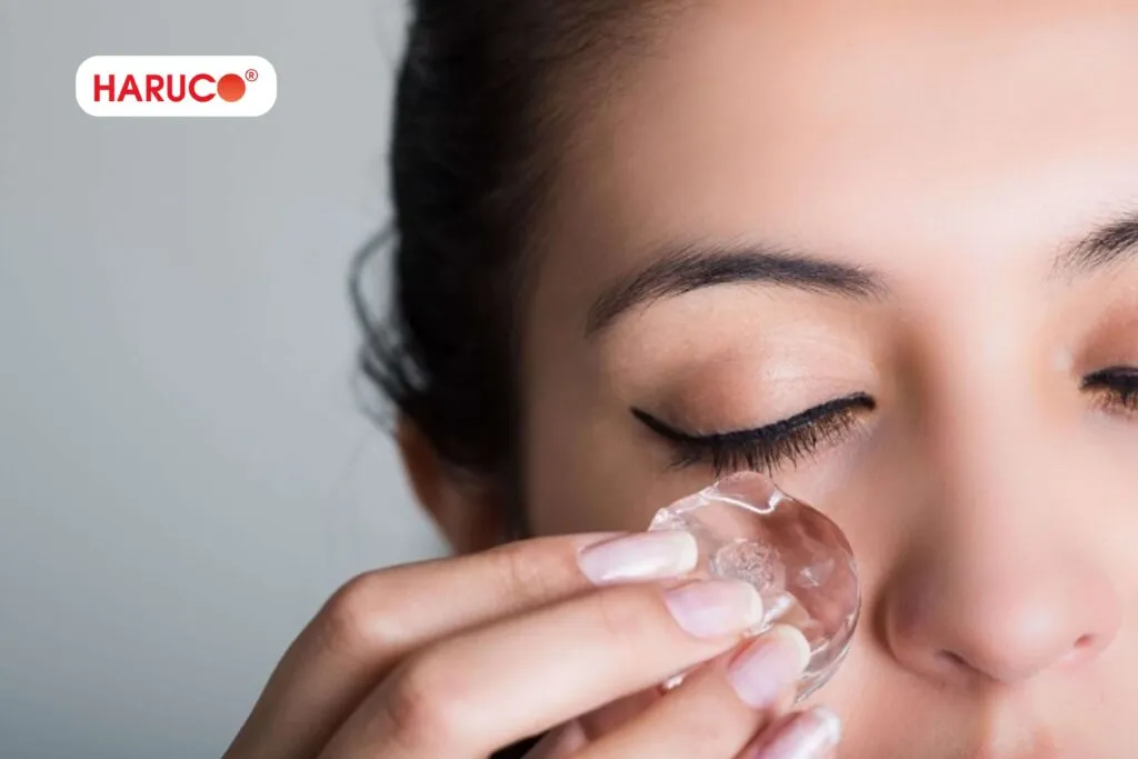 Chườm đá sau khi xông mặt có giúp se khít lỗ chân lông không?