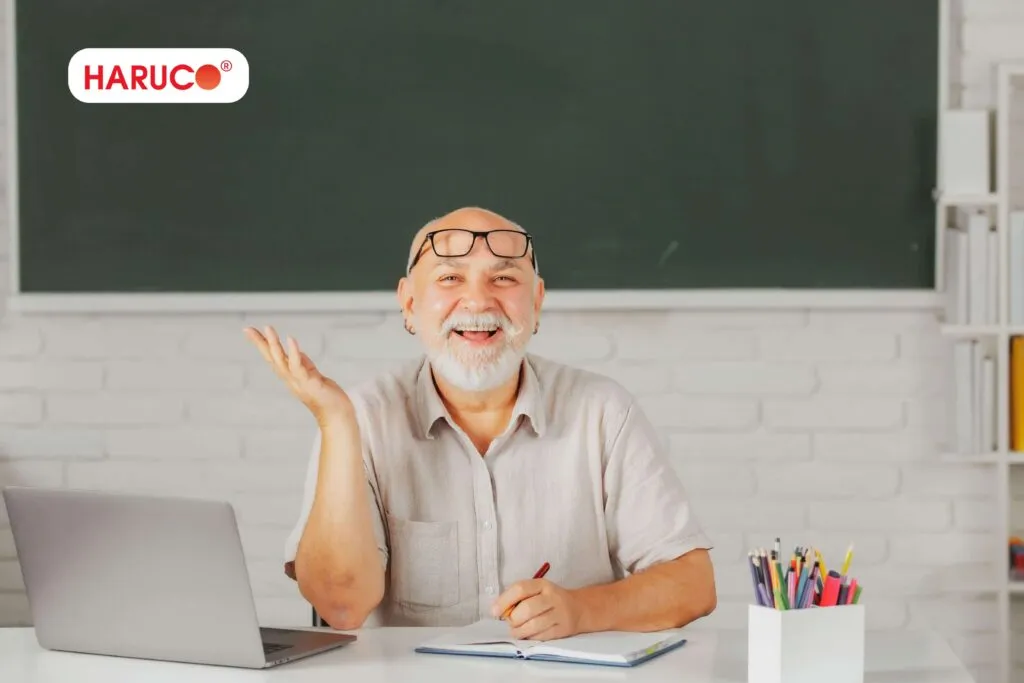 Tặng quà cho giáo viên nghỉ hưu nên chọn thế nào cho tinh tế?